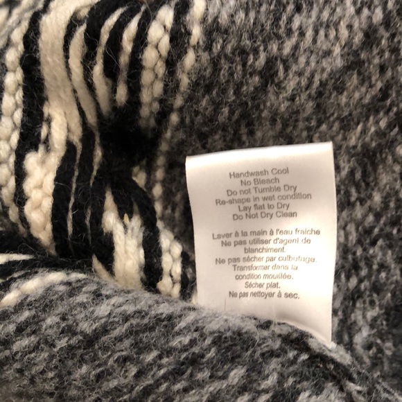 EUC TNA wool sweater - Picture 8 of 8